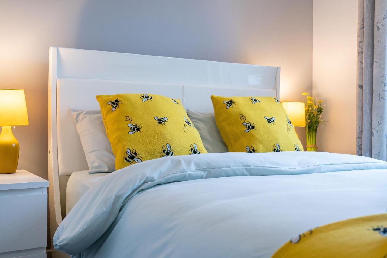 Lovely 3-Bedroom Flat With Free Parking Bridge of Allan Exteriör bild