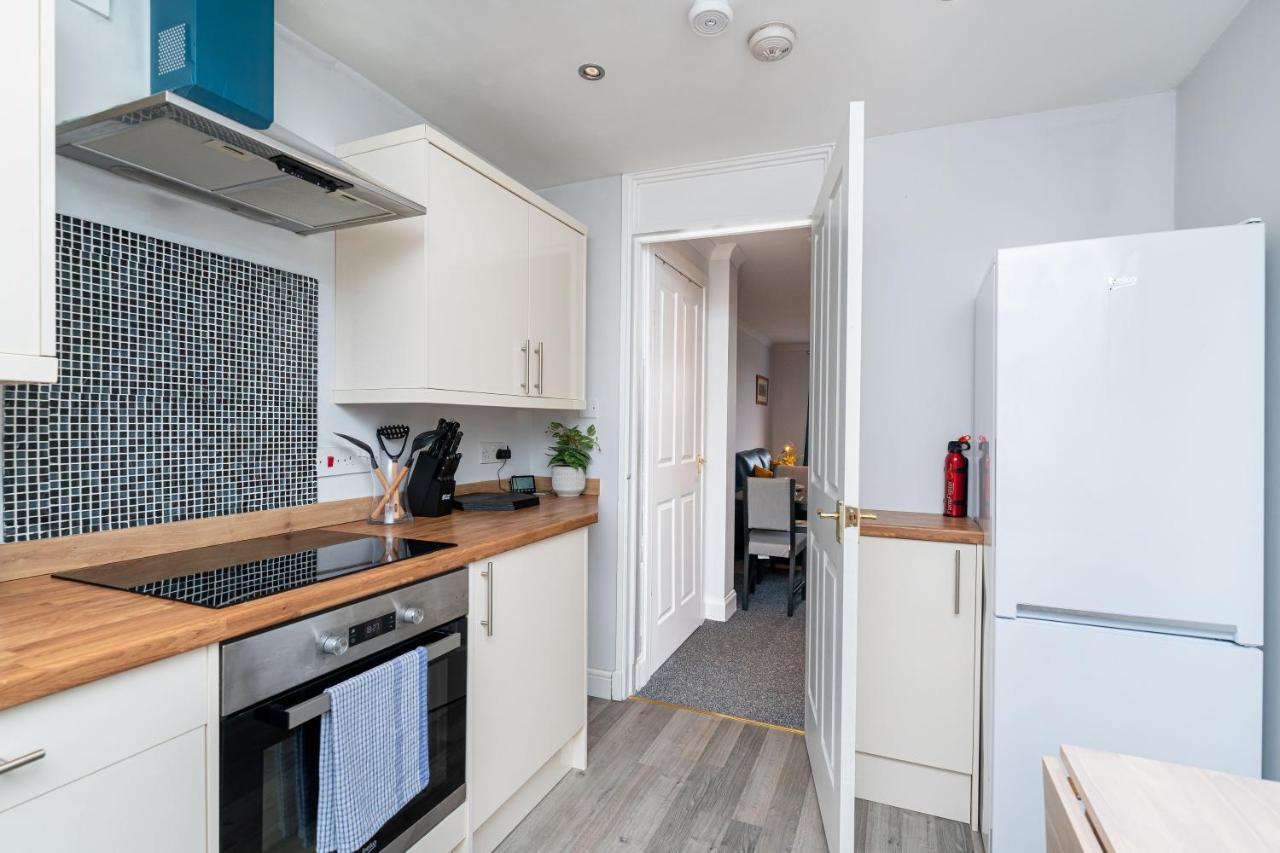 Lovely 3-Bedroom Flat With Free Parking Bridge of Allan Exteriör bild