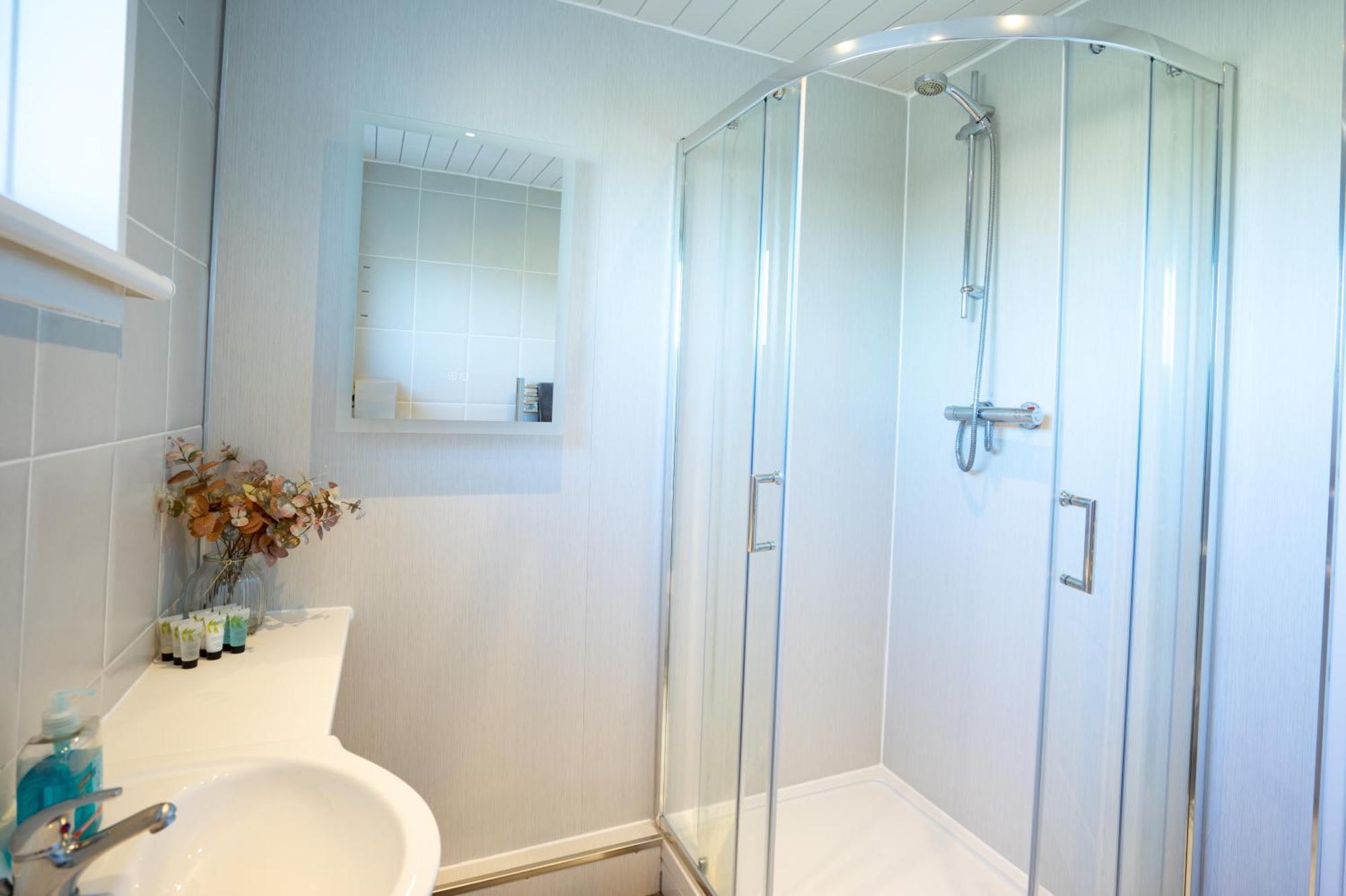 Lovely 3-Bedroom Flat With Free Parking Bridge of Allan Exteriör bild